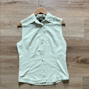 Women’s sleeveless warm weather top